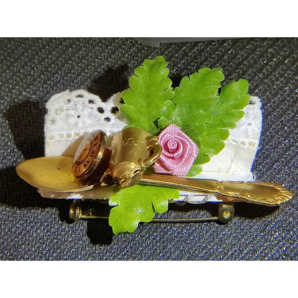 Vintage Tea Time Themed Brooch - Picture 1 of 4